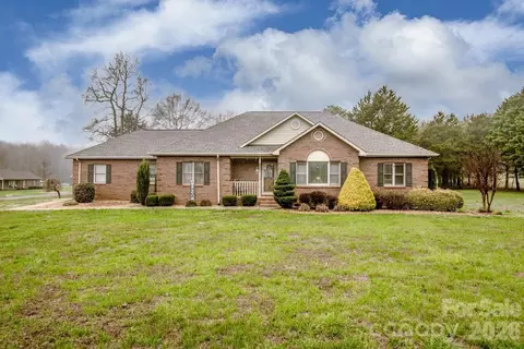 140 Della Dr, Statesville, NC 28625