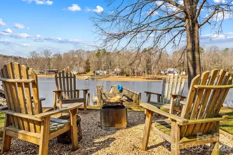 1331 Hickory Point Dr, Lexington, NC 27292