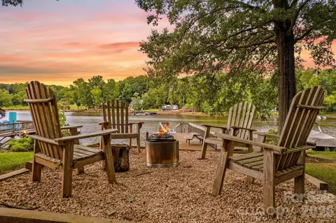 1331 Hickory Point Dr, Lexington, NC 27292
