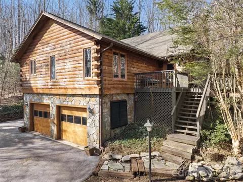 6 Ravenwood Ln, Horse Shoe, NC 28742