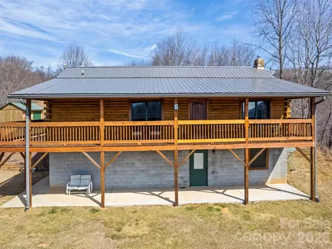 425 Rustic Ridge Dr, Canton, NC 28716 photo 2