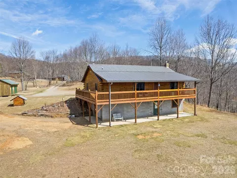 425 Rustic Ridge Dr, Canton, NC 28716 photo 3