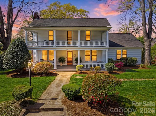 321 9th Nw St NW, Hickory, NC 28601