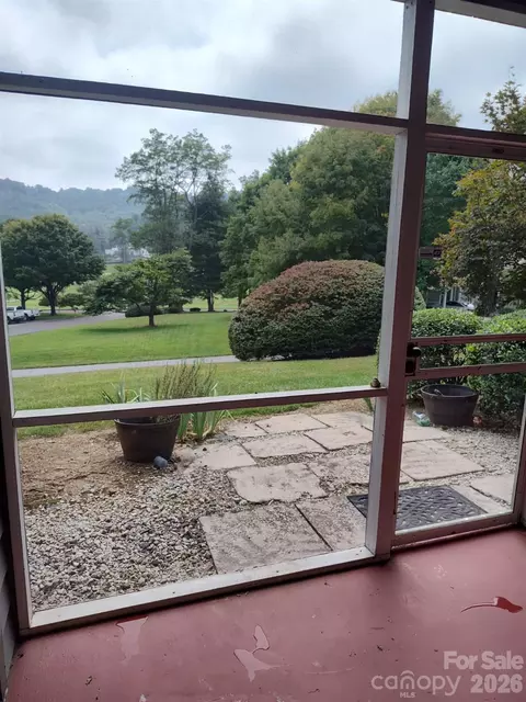 Exterior - 111 Bluffview Ln, Flat Rock, NC 28731 photo 4 of 7