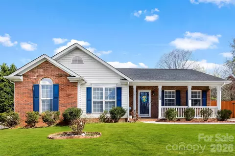 708 Peregrine Ct, Gastonia, NC 28056