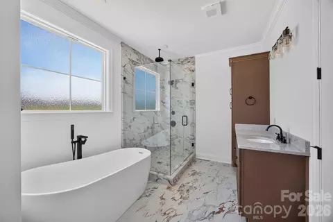 Bath - 153 Trinity Ct, Salisbury, NC 28147 photo 3 of 4