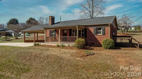 228 Holly St, Hudson, NC 28638