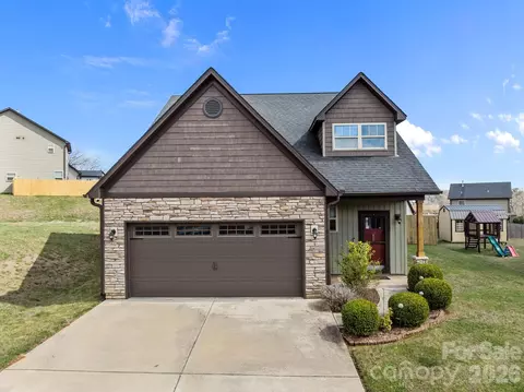 28 Mallard Run Dr, Arden, NC 28704