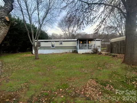 213 Northridge Dr, Canton, NC 28716