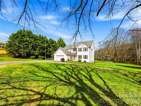 61 Rolling Hills Rd, Mills River, NC 28759