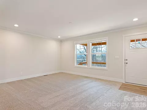 Living - 101 Geiranger Dr, Clyde, NC 28721 photo 2 of 5