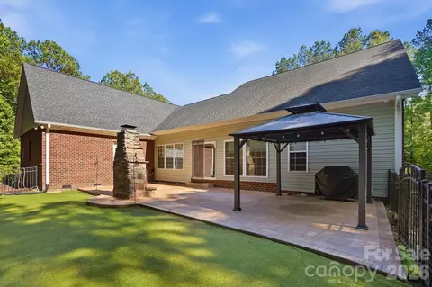 Exterior - 2043 Standing Timber Rd, Lancaster, SC 29720 photo 6 of 7