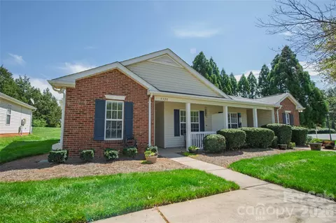 5320 Harris Cove Dr, Charlotte, NC 28269