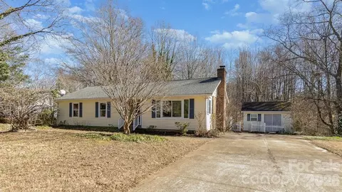 21014 Pine Ridge Dr, Cornelius, NC 28031