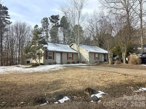 140 Double Eagle Dr, Mooresville, NC 28117