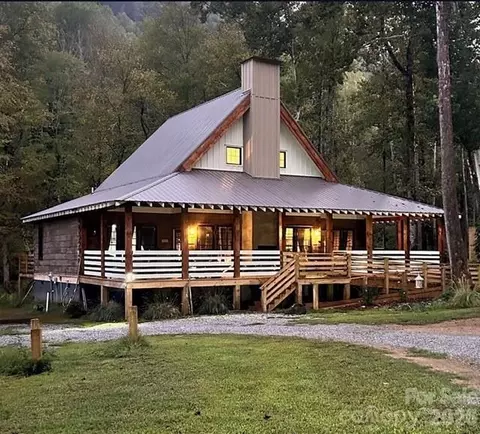42 Rivercove Ln, Saluda, NC 28773