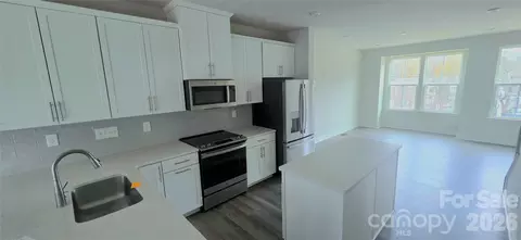 960 Broad River Ln, Charlotte, NC 28211