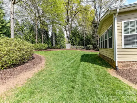 Exterior - 21277 Summerbrook Dr, Cornelius, NC 28031 photo 6 of 8