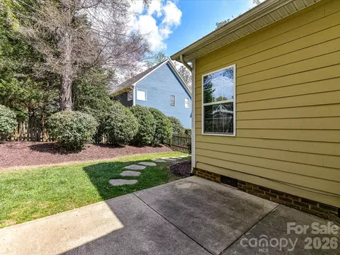 Exterior - 21277 Summerbrook Dr, Cornelius, NC 28031 photo 5 of 8