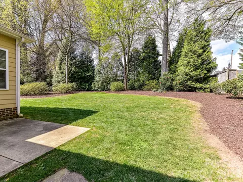 Exterior - 21277 Summerbrook Dr, Cornelius, NC 28031 photo 4 of 8