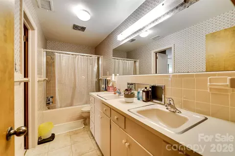 Bath - 144 Cherry St, Sylva, NC 28779 photo 1 of 3