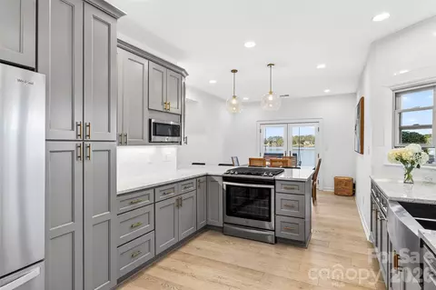 Kitchen - 18521 Vineyard Point Ln, Cornelius, NC 28031 photo 2 of 4