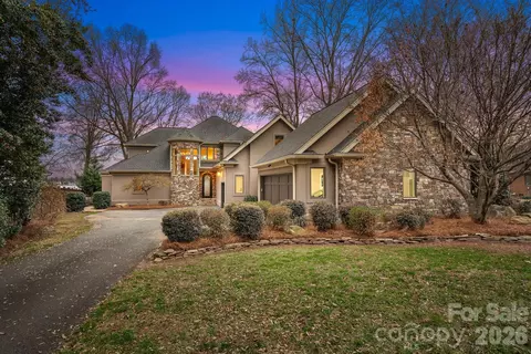 18019 Whispering Oaks Dr, Cornelius, NC 28031