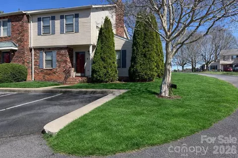 2705 N Center 43 St #43, Hickory, NC 28601