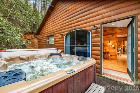 157 Crosspatch Ln, Bryson City, NC 28713