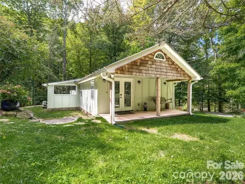 347 Blackberry Inn Rd, Weaverville, NC 28787