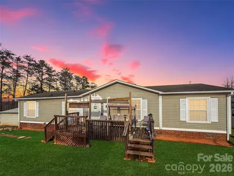 204 Freeman Ridge Trl, Pilot Mountain, NC 27041