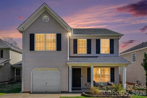 3721 Brookchase Ln, Charlotte, NC 28205