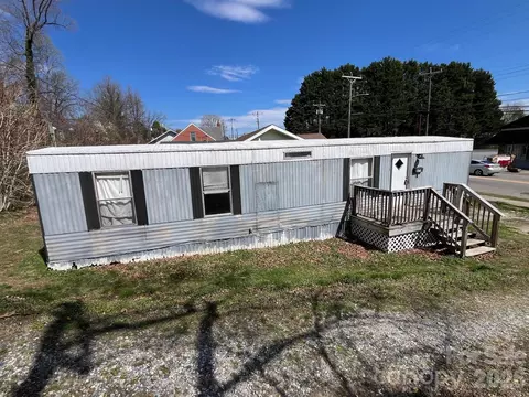 475 E Court St, Marion, NC 28752