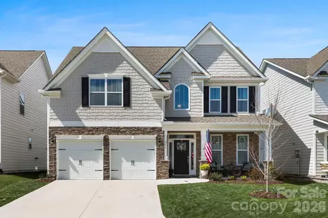 265 Fox Cove Rd, Hendersonville, NC 28792