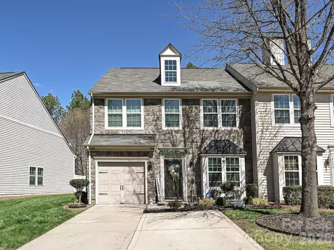 9740 Springholm Dr, Charlotte, NC 28278