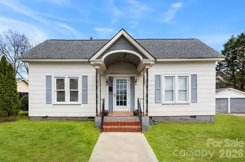 302 S Maple St, Dallas, NC 28034