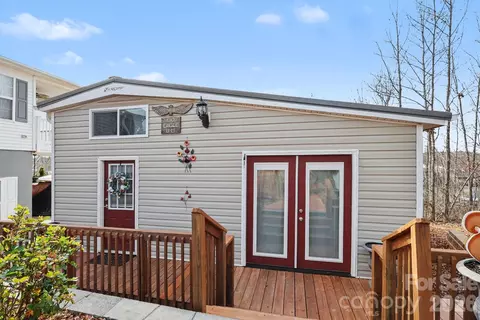 130 Eagle Dr, New London, NC 28127