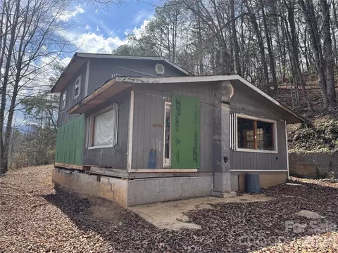 90 Scenic Hill Dr, Bryson City, NC 28713