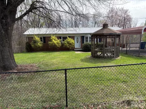 2137 23rd Street Se Dr SE, Hickory, NC 28602
