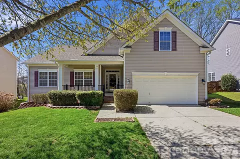 241 Golden Valley Dr, Mooresville, NC 28115