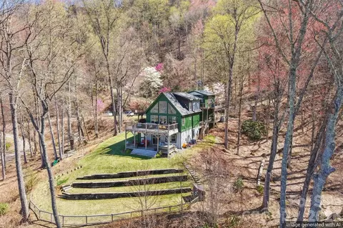 284 Robin Roost Rd, Maggie Valley, NC 28751