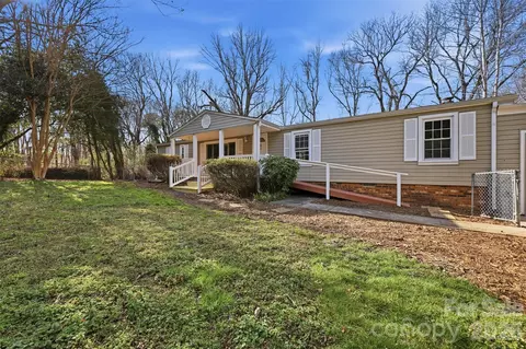 572 Fieldtop Dr, Winston Salem, NC 27107