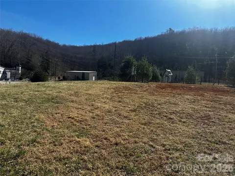 400 Old Dale Rd, Spruce Pine, NC 28777