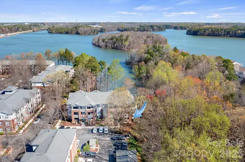 714 NE 52 Dr #52, Davidson, NC 28036