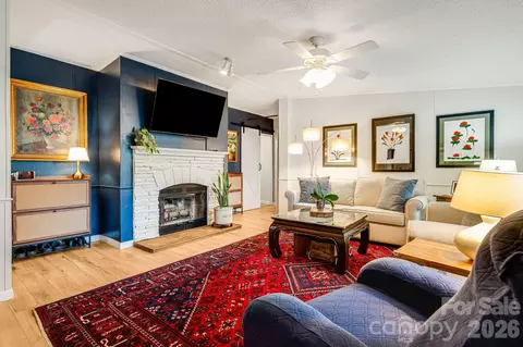 217 Sandy Creek Ct, Hendersonville, NC 28792