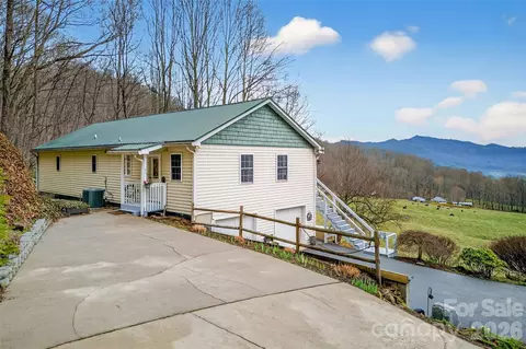 120 Mountain Mist Ln, Waynesville, NC 28785