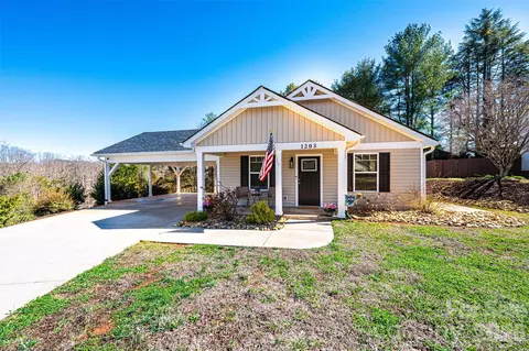 1203 Hillsboro Ct, Lenoir, NC 28645