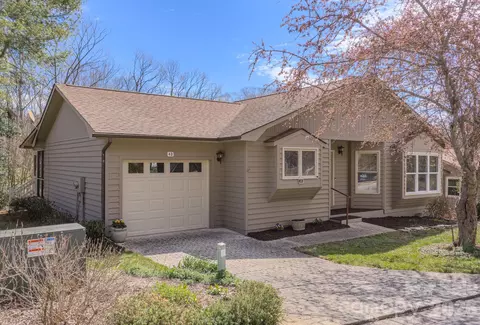 4 Hedgerose D Ct #D, Asheville, NC 28805