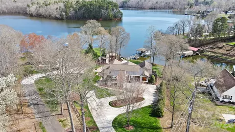 8320 Catawba Cove Dr, Belmont, NC 28012