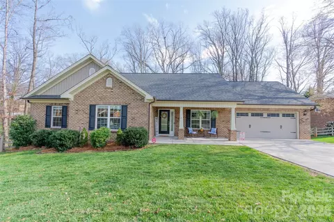 6729 Rollingwood Dr, Clemmons, NC 27012